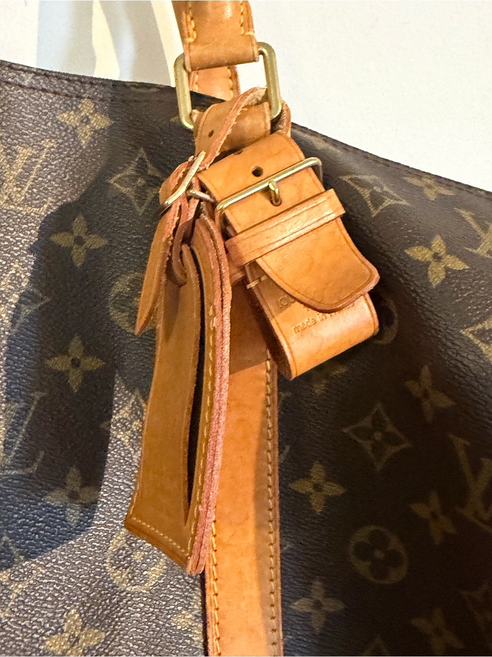 Louis Vuitton Monogram Canvas Travel Bag with Tan Leather Straps - Picture 11 of 16